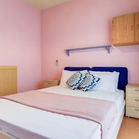 Lively Summer Apt In Polichrono, 40m From Polikhronon