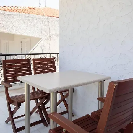 Lively Summer Apt In Polichrono, 40m From Lägenhet *