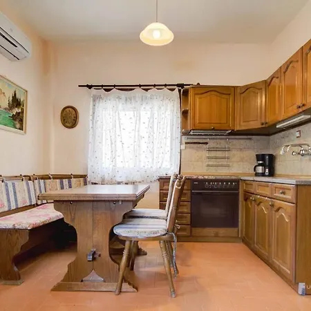 Lively Summer Apt In Polichrono, 40m From Polikhronon