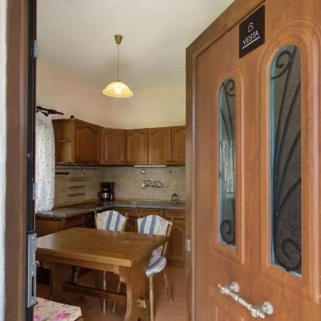 Lively Summer Apt In Polichrono, 40m From Lägenhet
