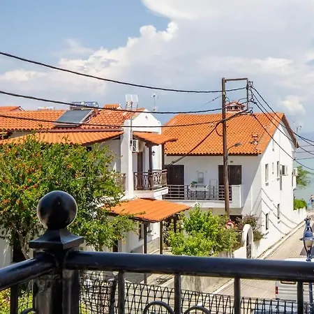 Lively Summer Apt In Polichrono, 40m From Polikhronon