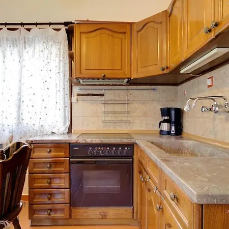 Lively Summer Apt In Polichrono, 40m From