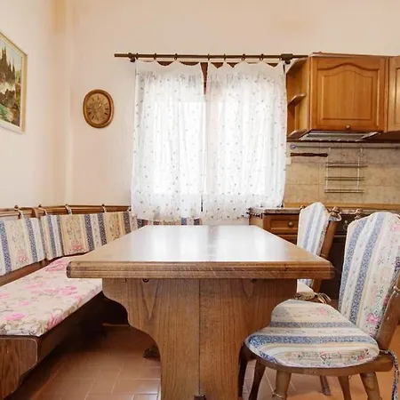 Lively Summer Apt In Polichrono, 40m From Lägenhet