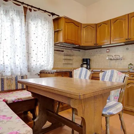Lively Summer Apt In Polichrono, 40m From Lägenhet *
